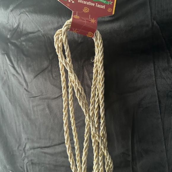 Set of ivory  twisted cord tassel curtain/ drape tie backs - Picture 2 of 6